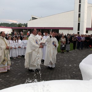 Za šezdeset godina redovničkog služenja Kćeri Božje ljubavi, izgrađena Josipova fonta